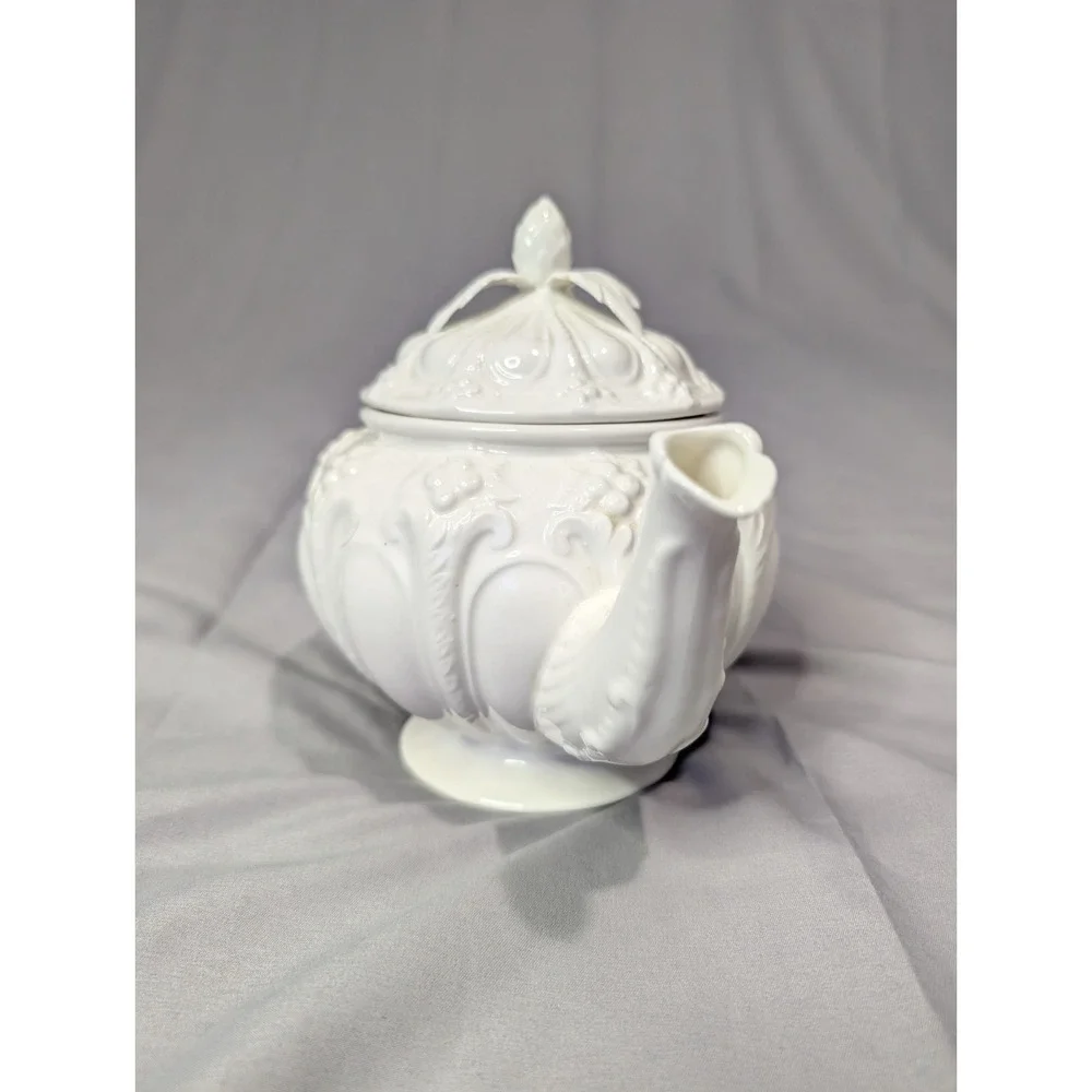 Peppertree Tabletops‎ Imports Small Teapot White Porcelain Victorian